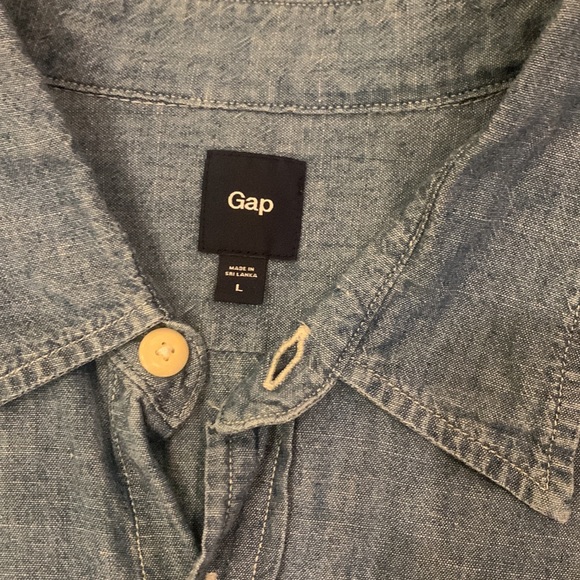 Gap Long Sleeve Chambray Woven Button-Down Shirt - Classic Comfort Blue Cotton - Picture 3 of 8